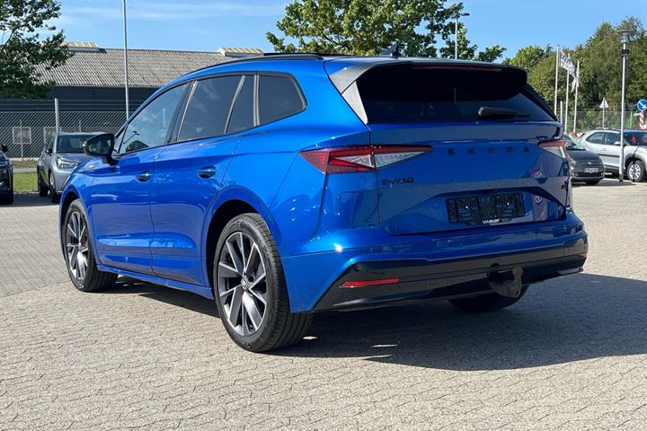 Blå Skoda Enyaq fra 2023