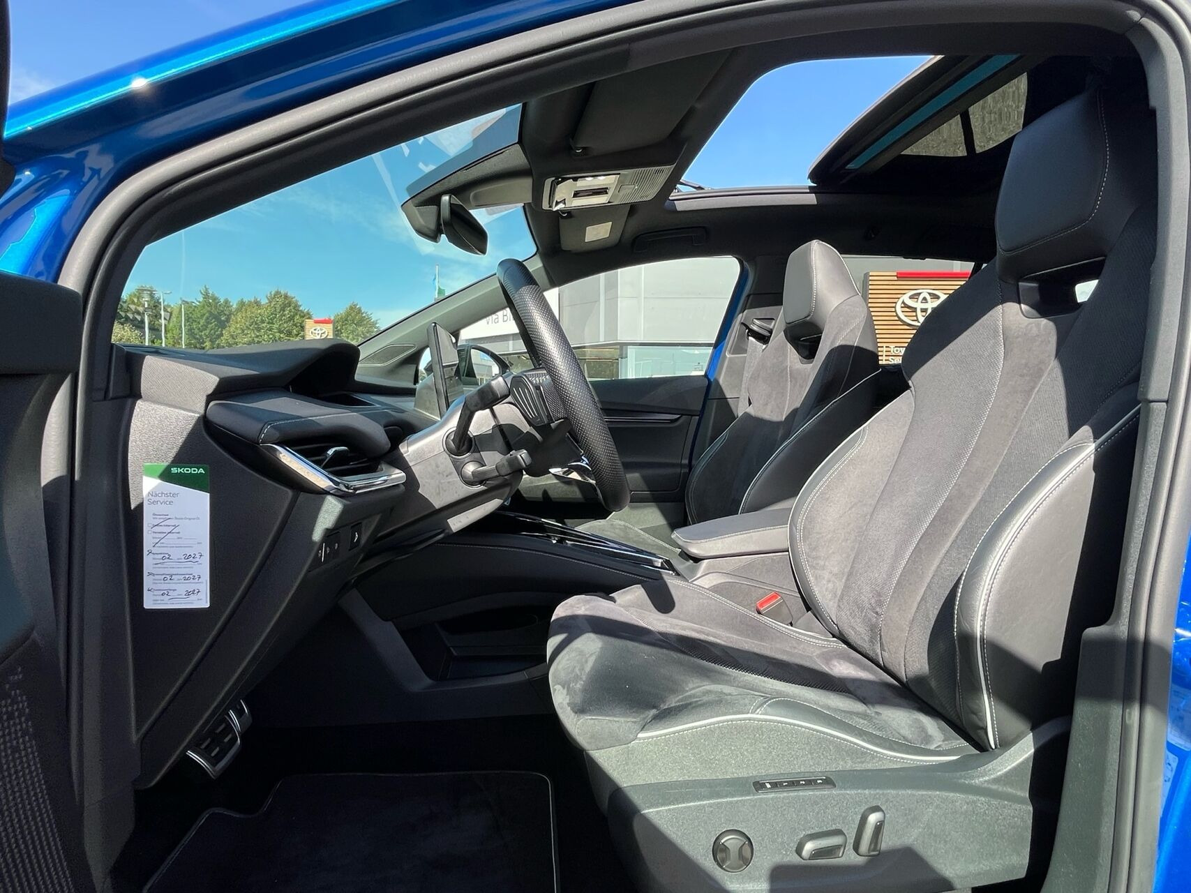 Blå Skoda Enyaq fra 2023