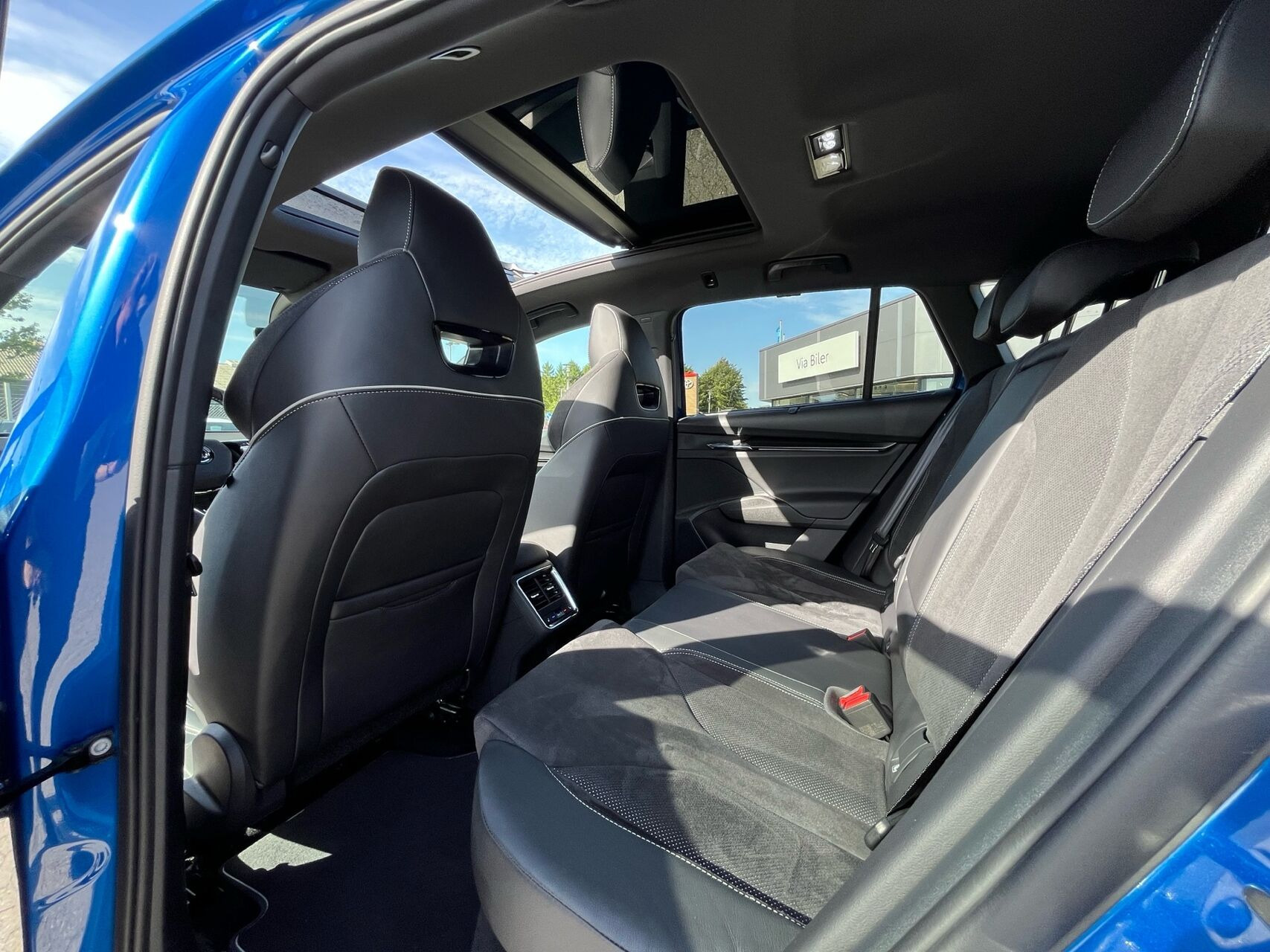 Blå Skoda Enyaq fra 2023