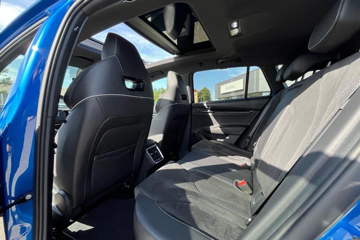 Blå Skoda Enyaq fra 2023