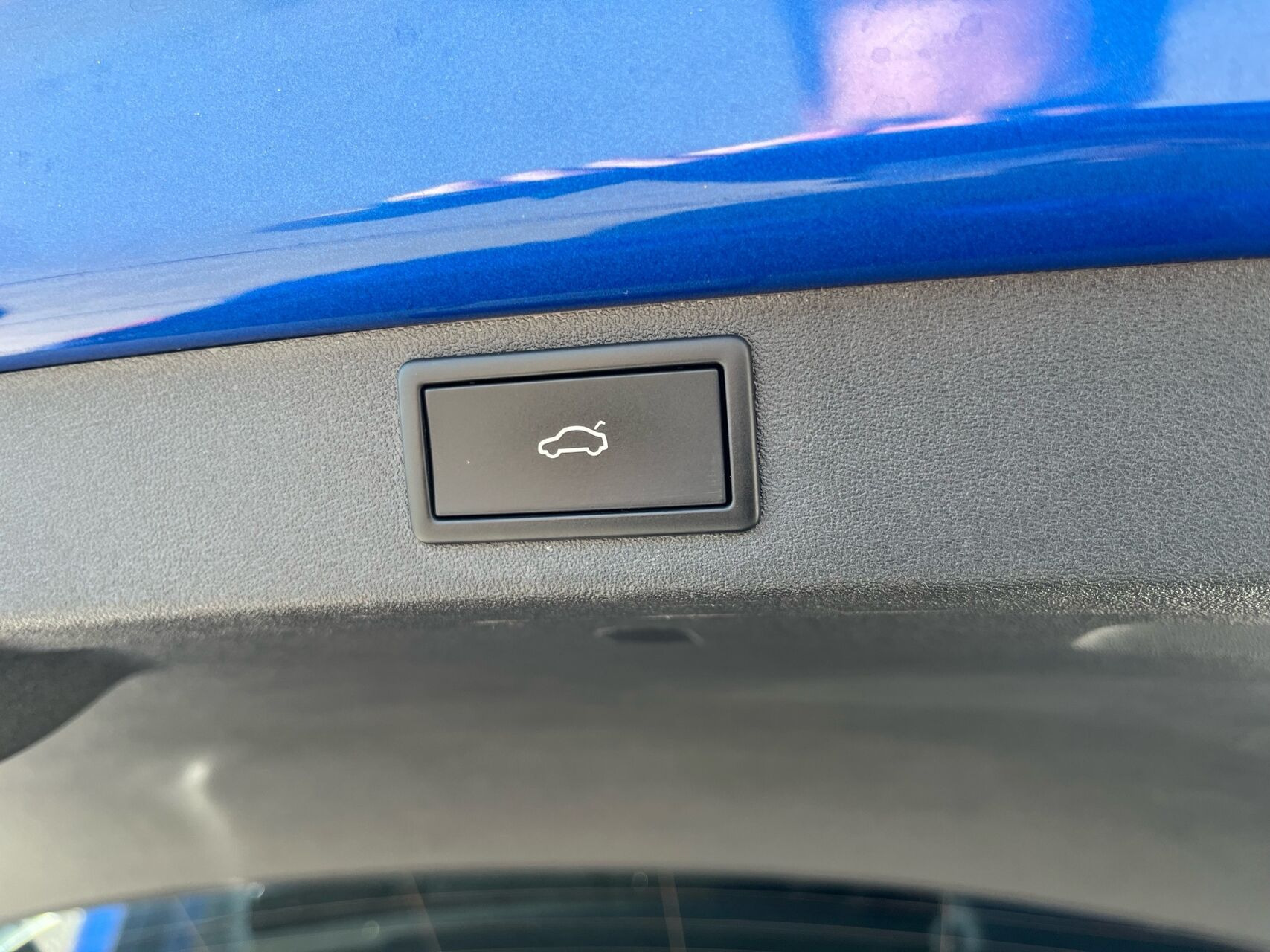 Blå Skoda Enyaq fra 2023