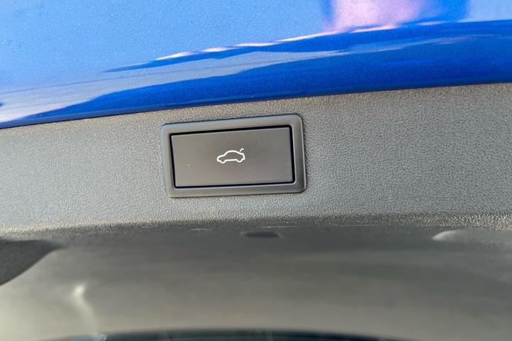 Blå Skoda Enyaq fra 2023