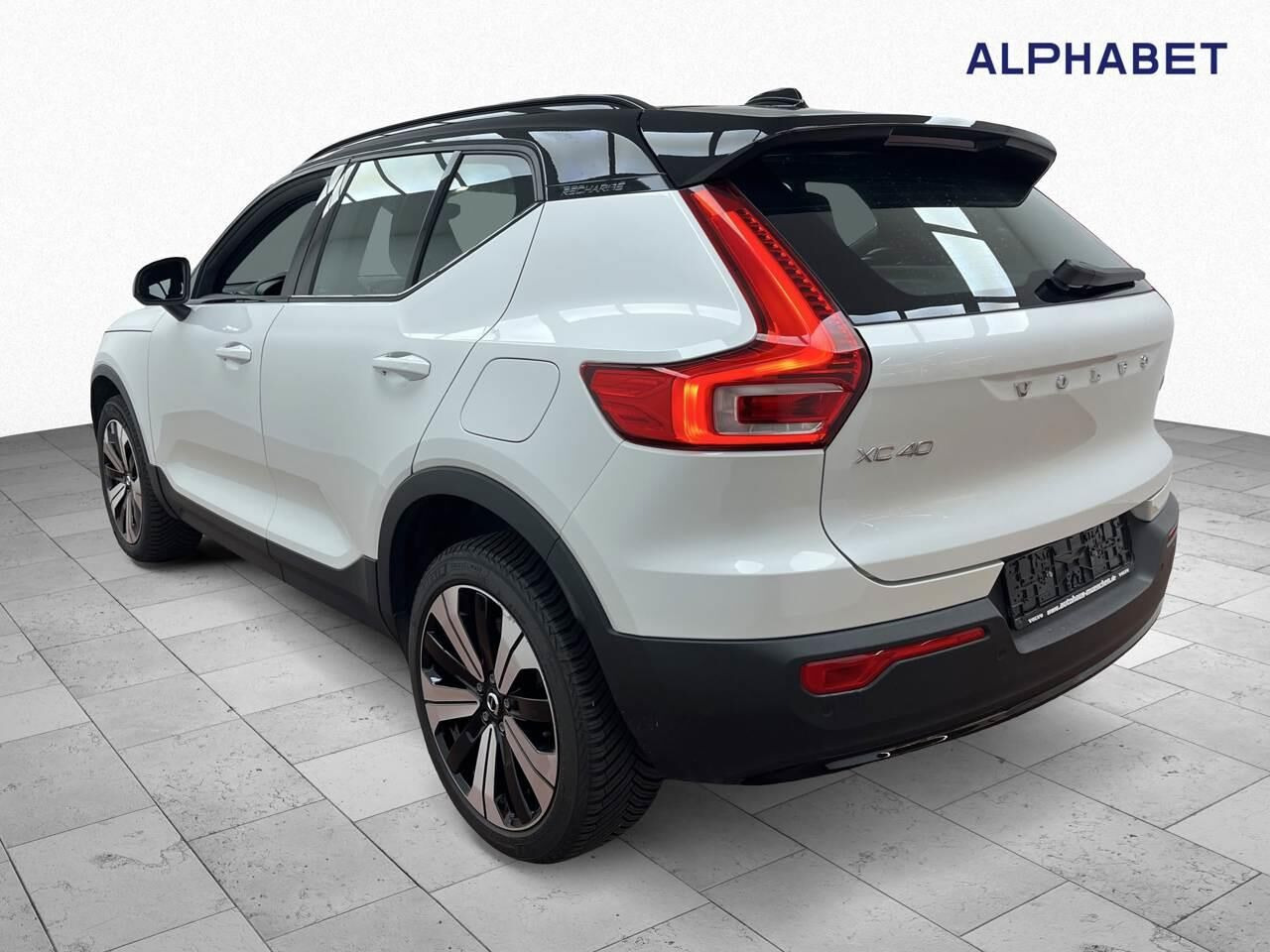 Hvid Volvo XC40 fra 2023