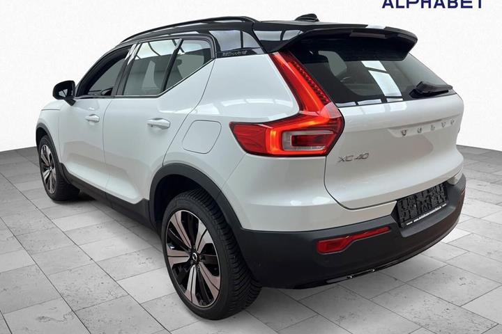Hvid Volvo XC40 fra 2023