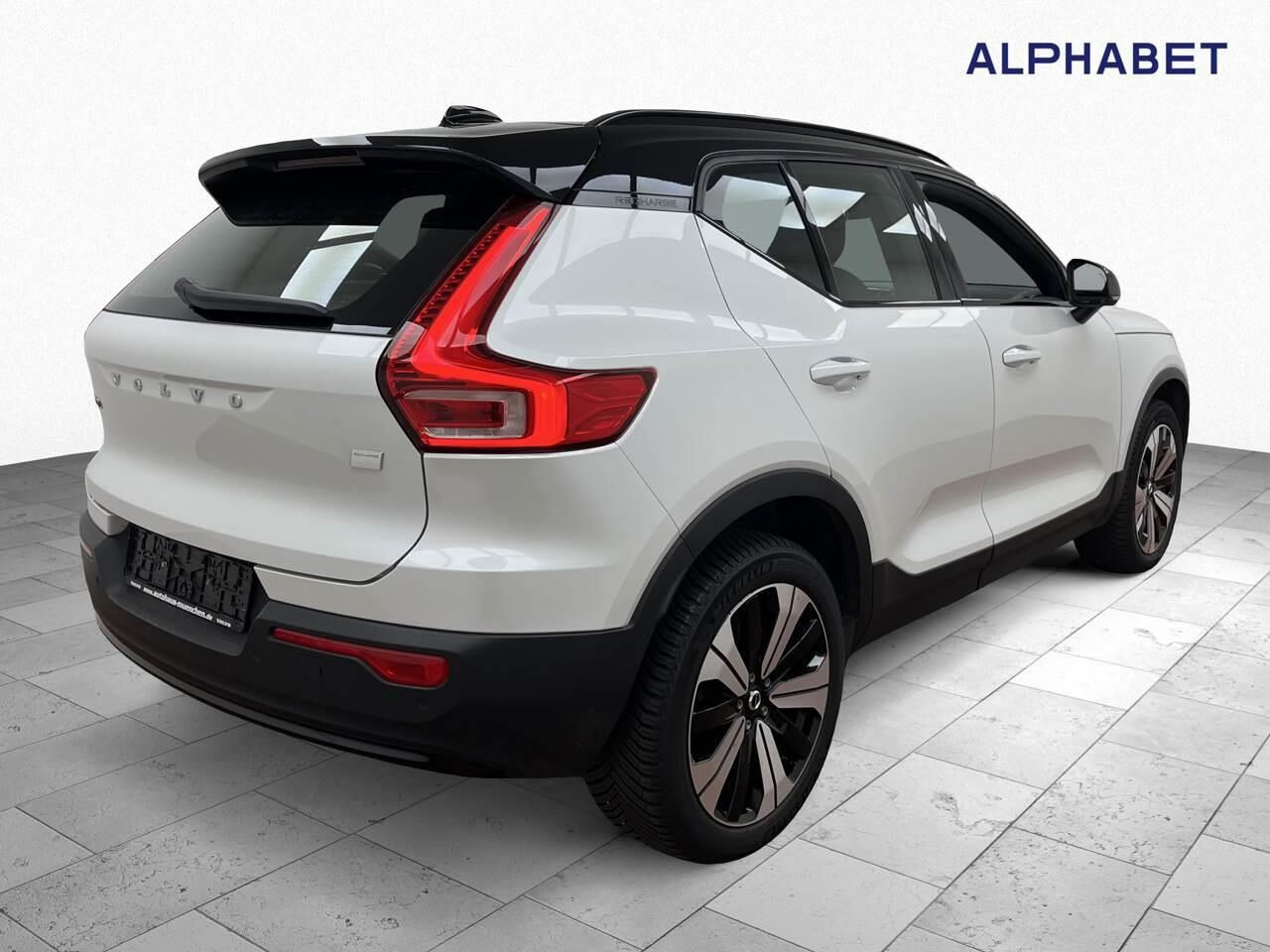 Hvid Volvo XC40 fra 2023