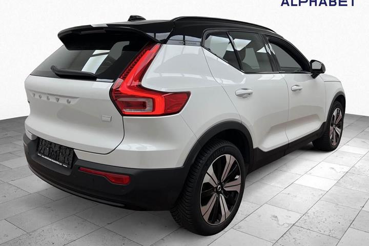 Hvid Volvo XC40 fra 2023