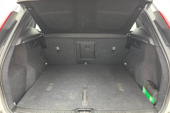 Hvid Volvo XC40 fra 2023
