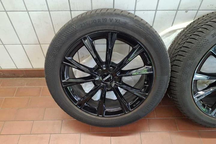 Hvid Volvo XC40 fra 2023