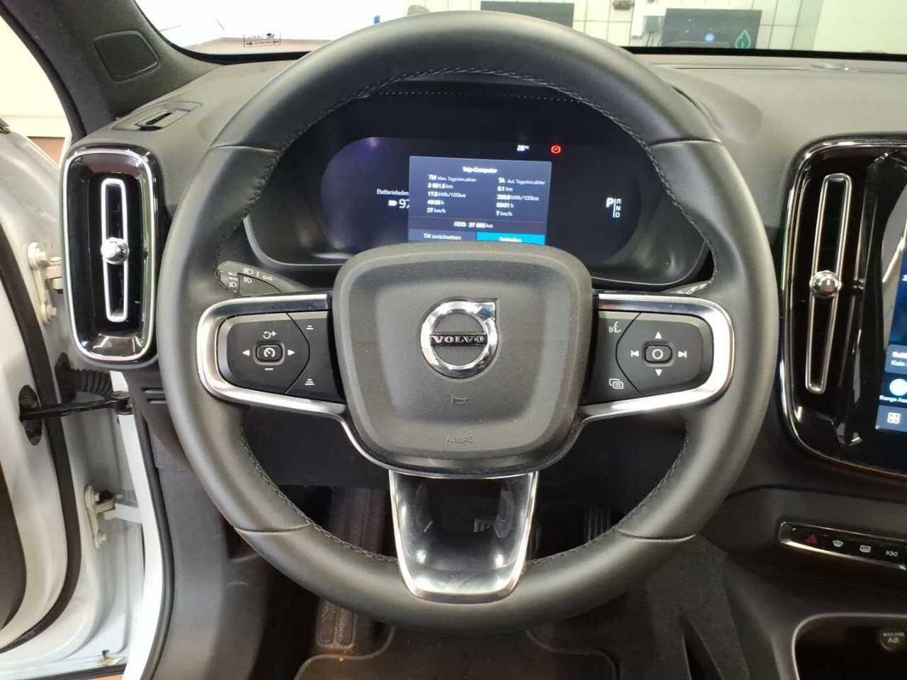 Hvid Volvo XC40 fra 2023