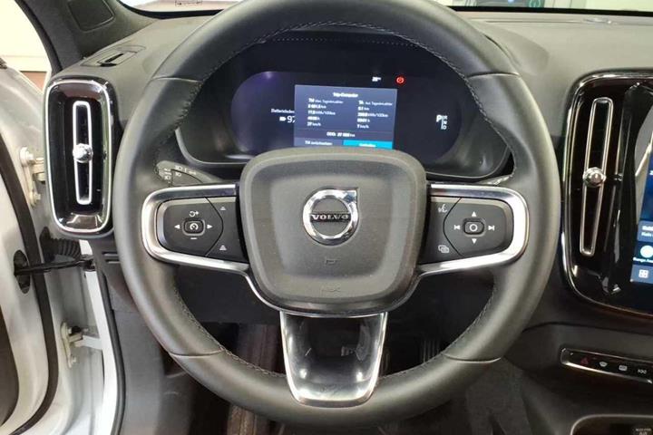 Hvid Volvo XC40 fra 2023