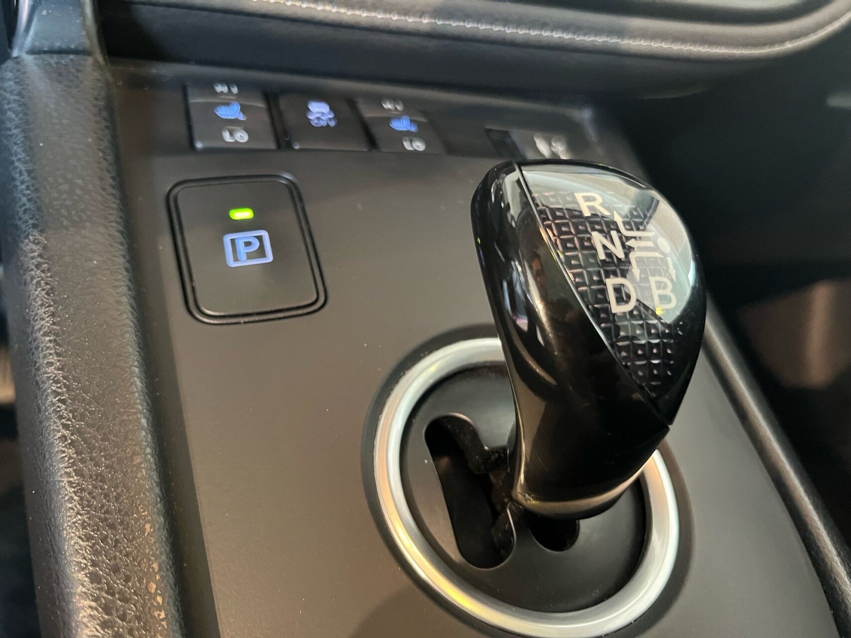 Rød Toyota Auris fra 2017