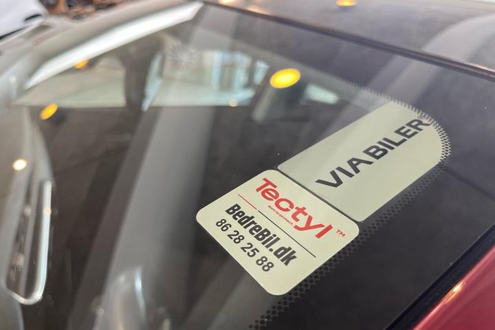 Rød Toyota Auris fra 2017