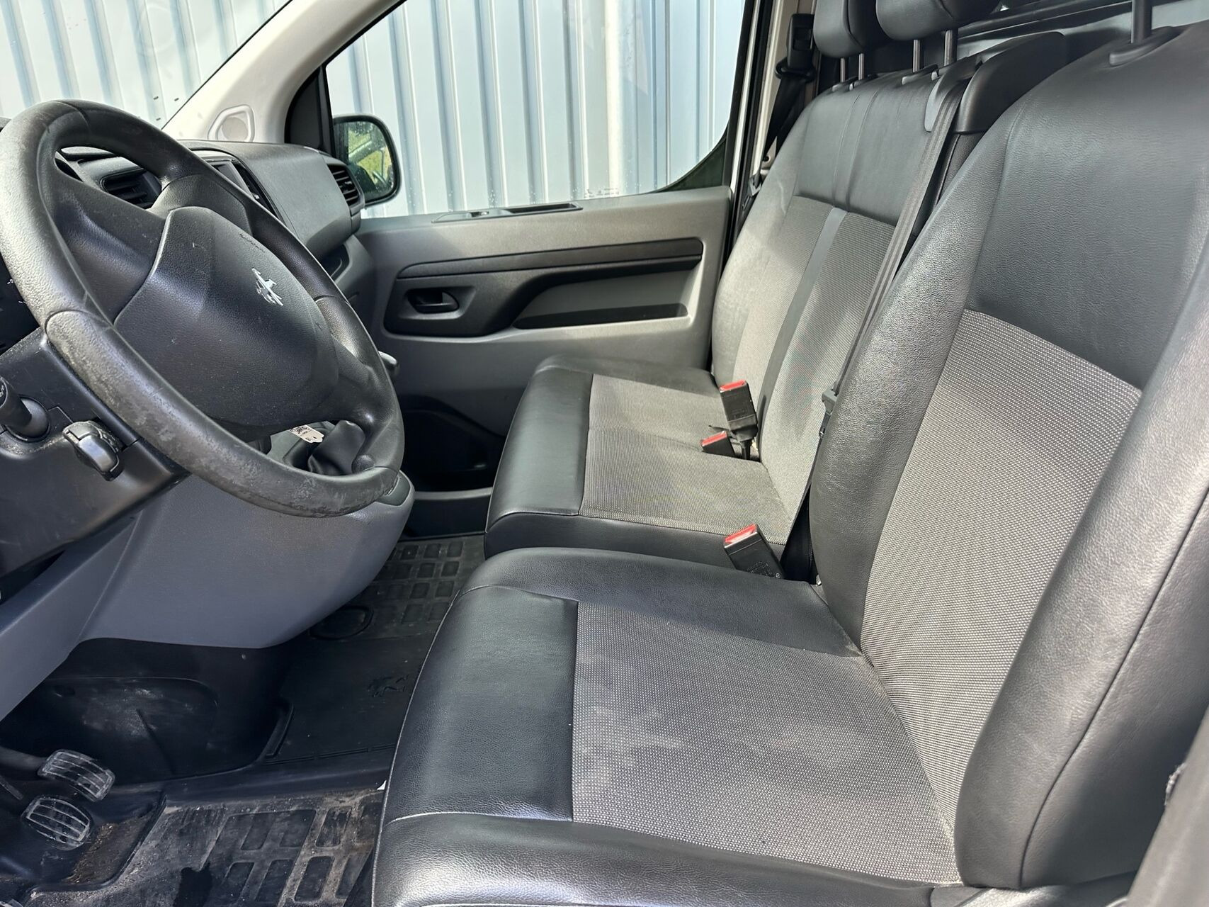 Hvid Peugeot Expert fra 2018
