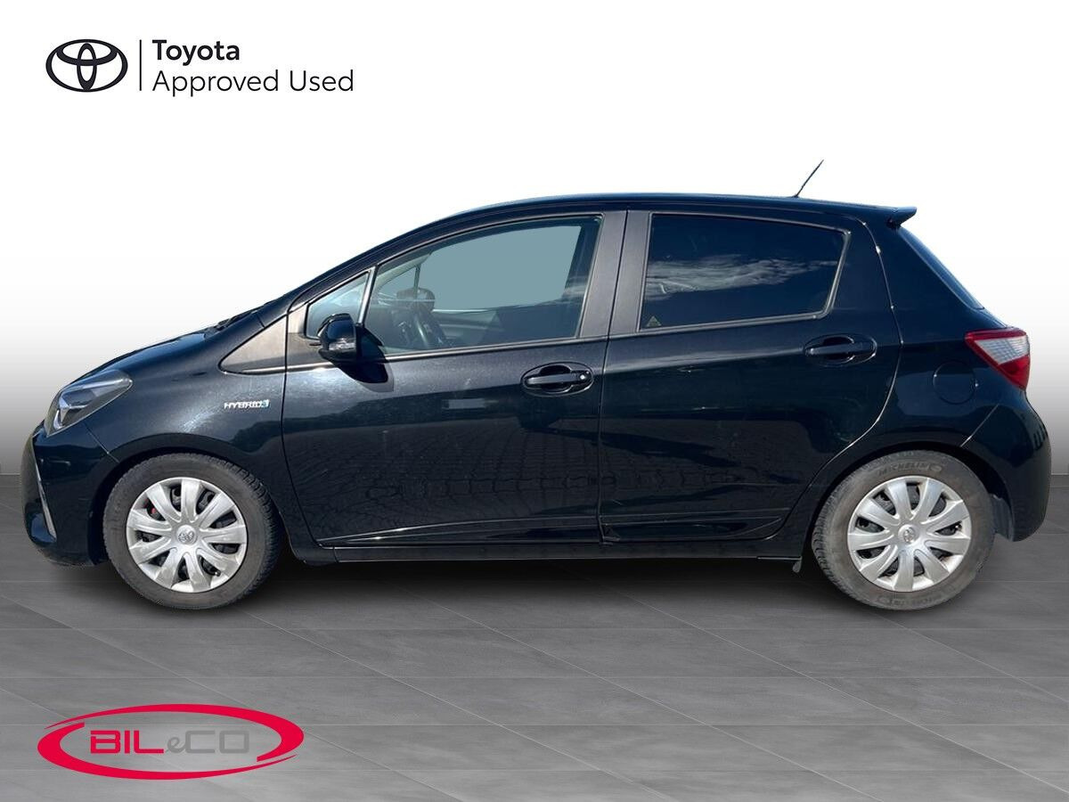 Sort Toyota Yaris fra 2017