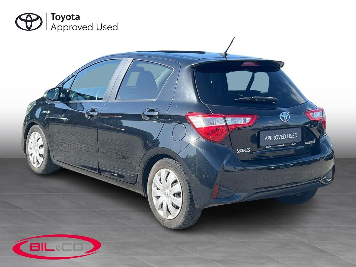 Sort Toyota Yaris fra 2017