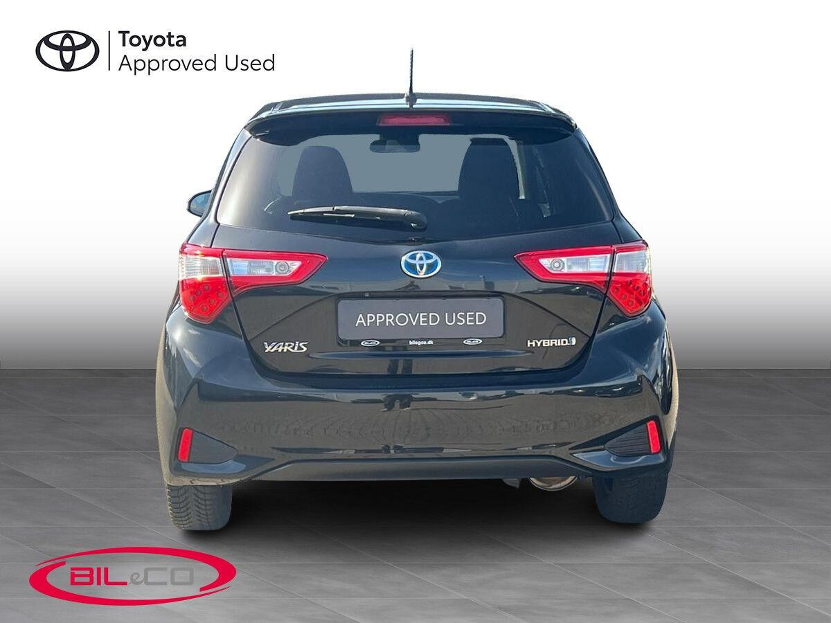 Sort Toyota Yaris fra 2017