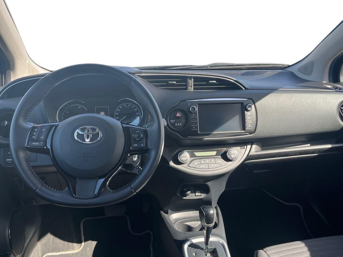 Sort Toyota Yaris fra 2017