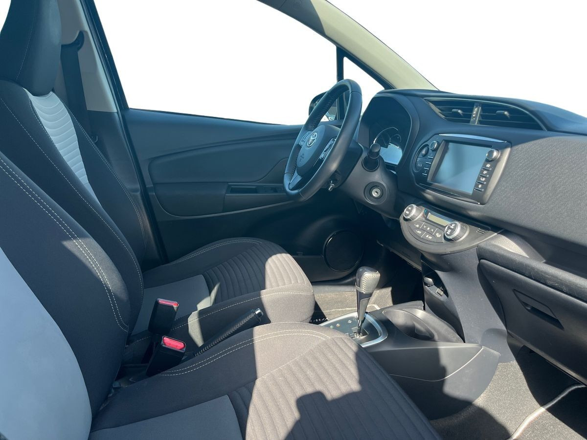 Sort Toyota Yaris fra 2017