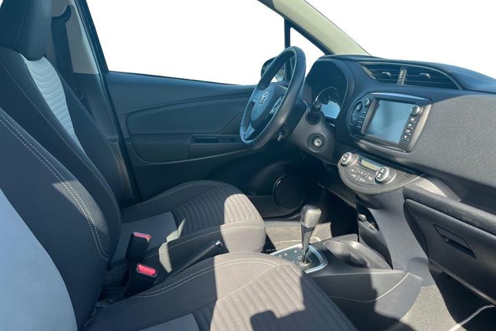 Sort Toyota Yaris fra 2017