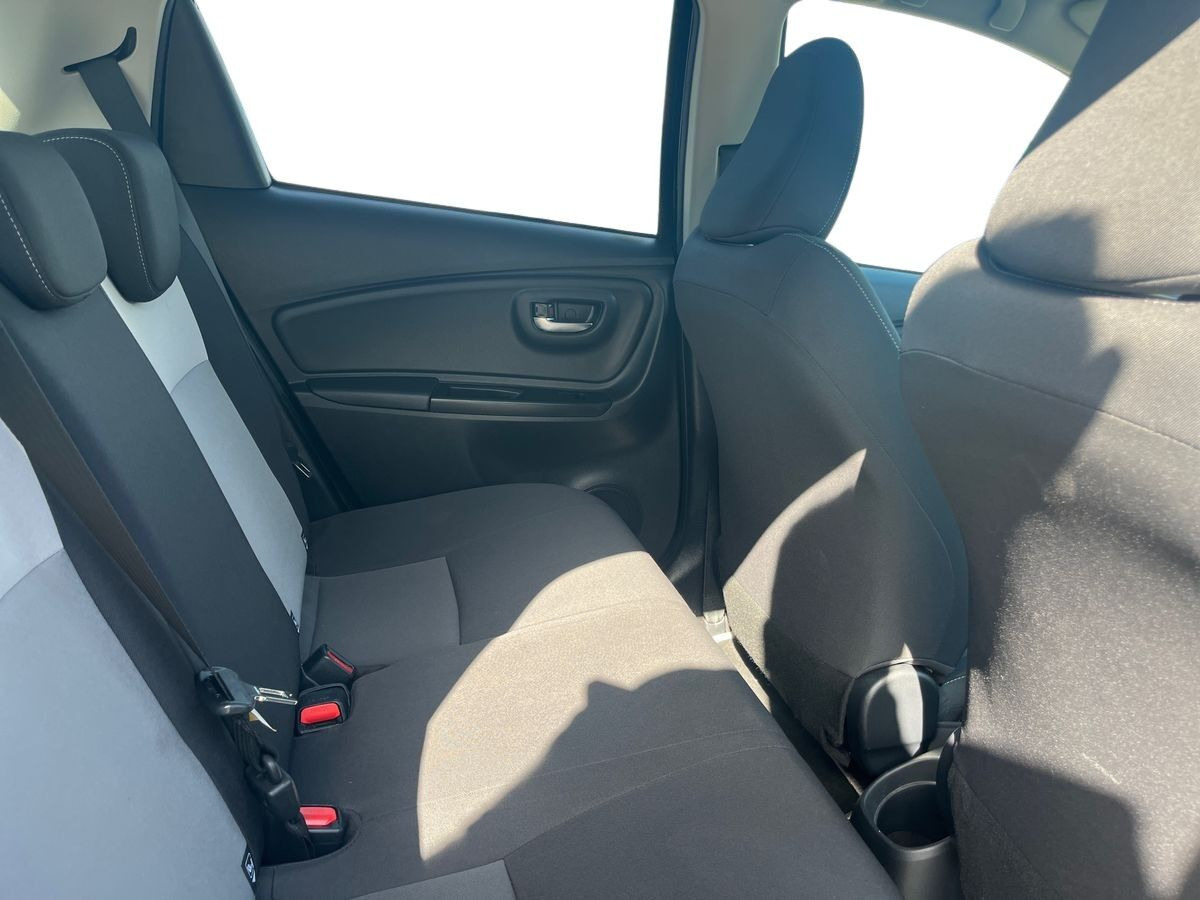 Sort Toyota Yaris fra 2017