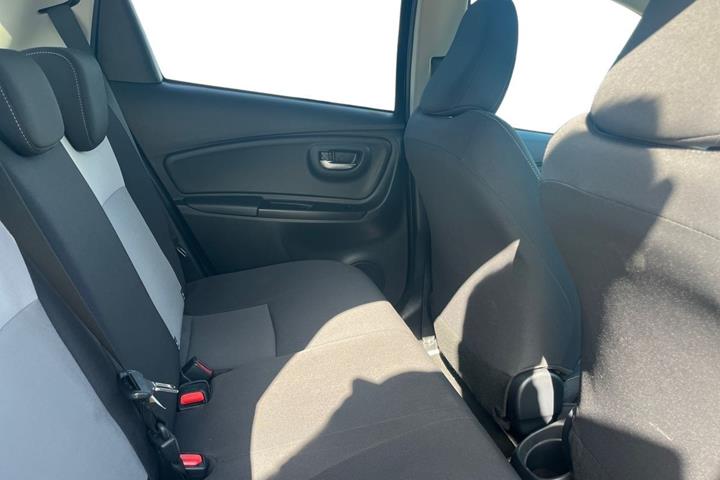 Sort Toyota Yaris fra 2017