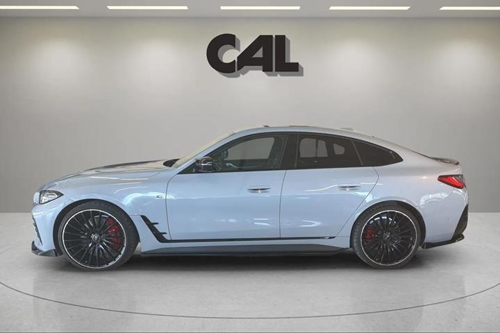Grå BMW i4 fra 2024
