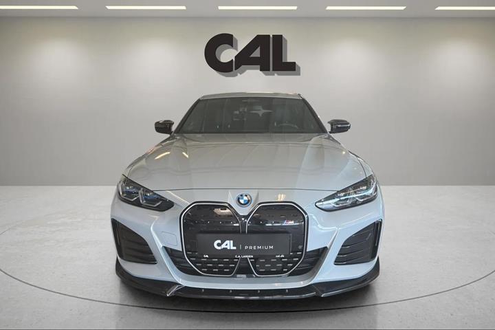 Grå BMW i4 fra 2024