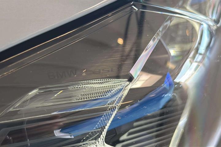 Grå BMW i4 fra 2024