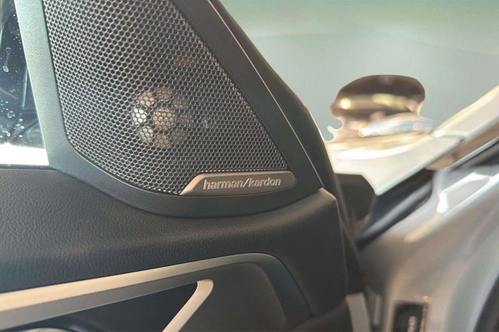Grå BMW i4 fra 2024