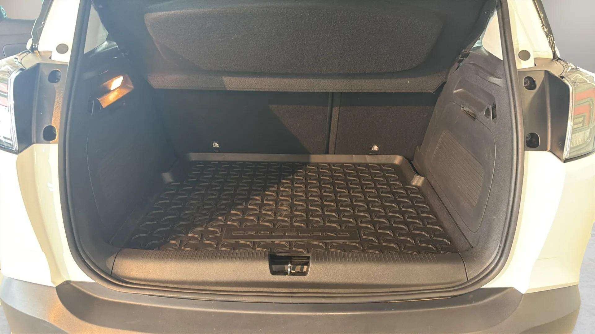 Sølv Opel Crossland fra 2024