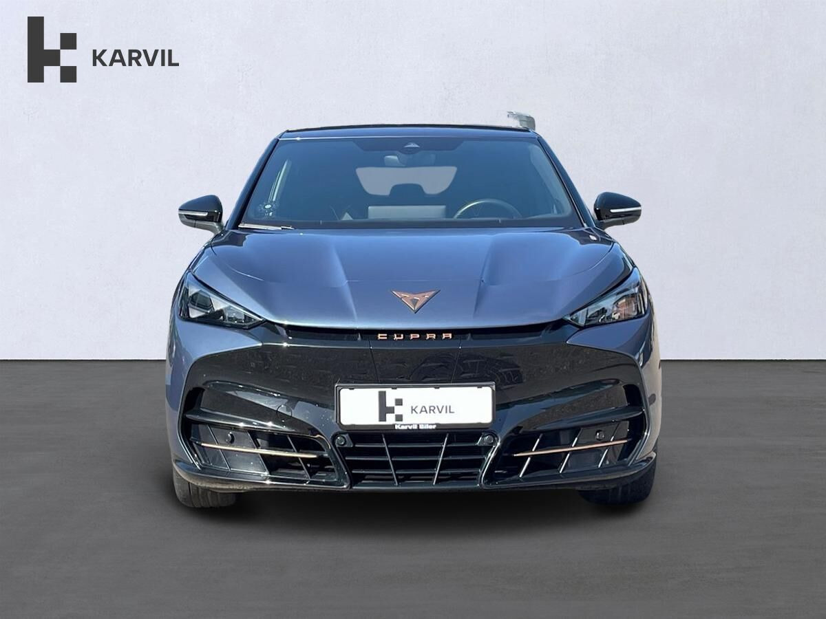 Blå Cupra Tavascan fra 2024