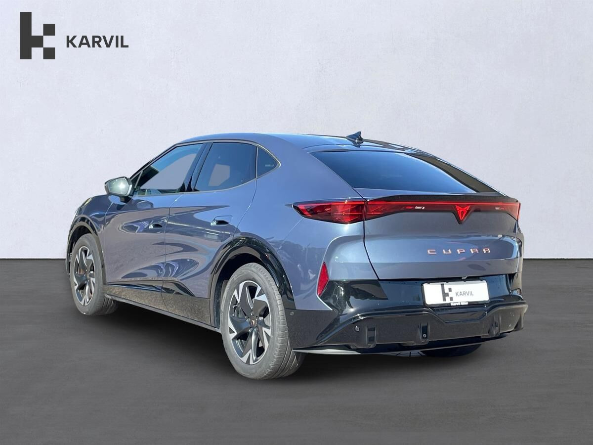 Blå Cupra Tavascan fra 2024
