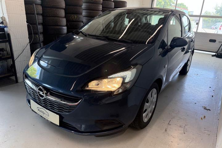 Blå Opel Corsa fra 2017