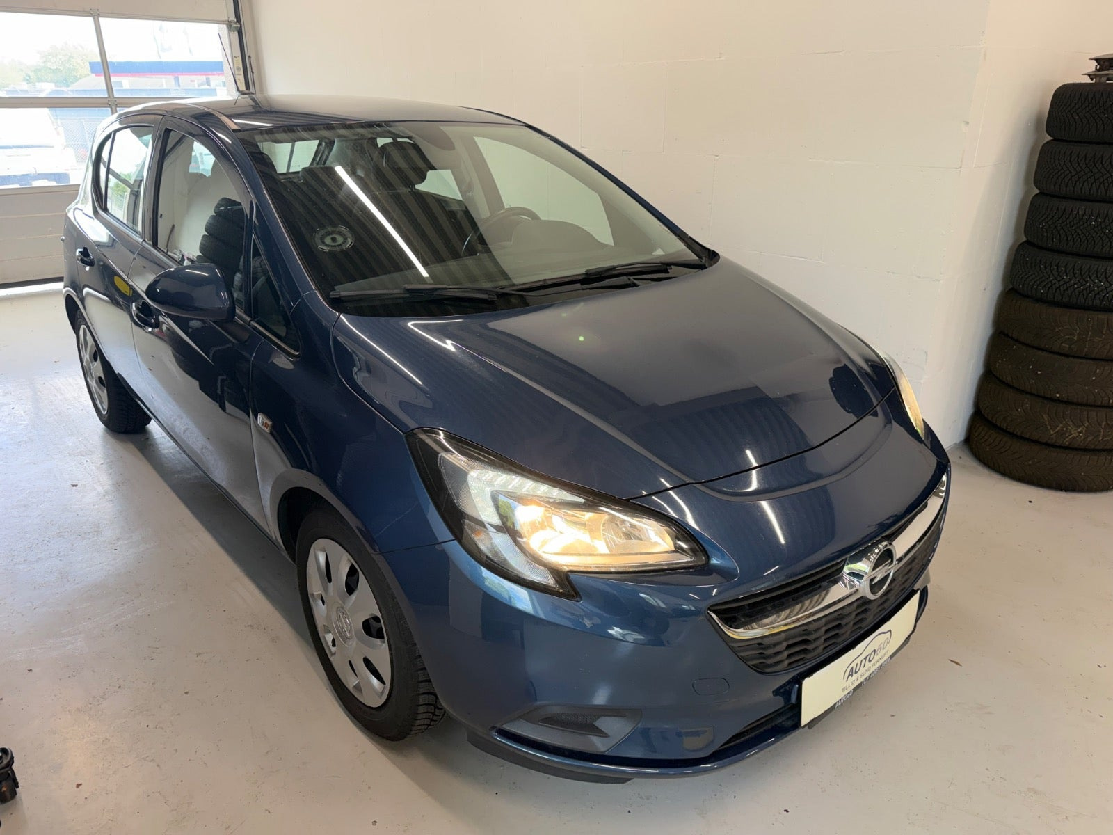 Blå Opel Corsa fra 2017