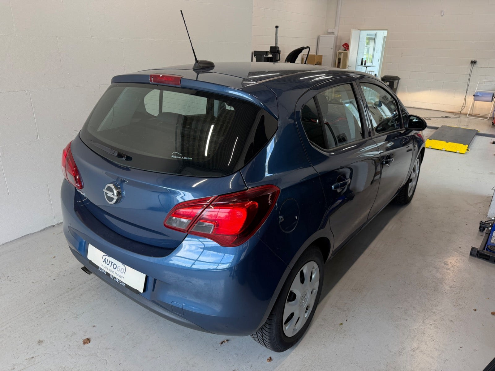 Blå Opel Corsa fra 2017