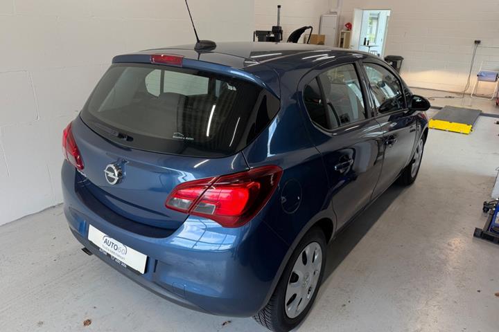 Blå Opel Corsa fra 2017