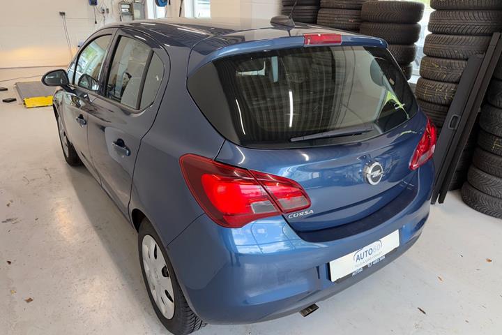 Blå Opel Corsa fra 2017