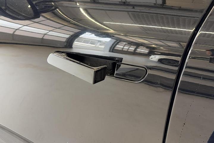 Sort Renault Megane E-Tech fra 2022