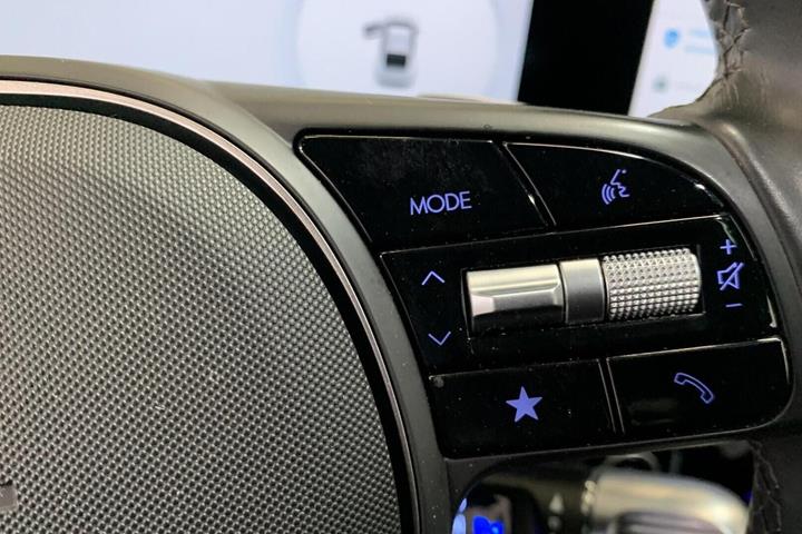 Blå Hyundai Ioniq 6 fra 2023