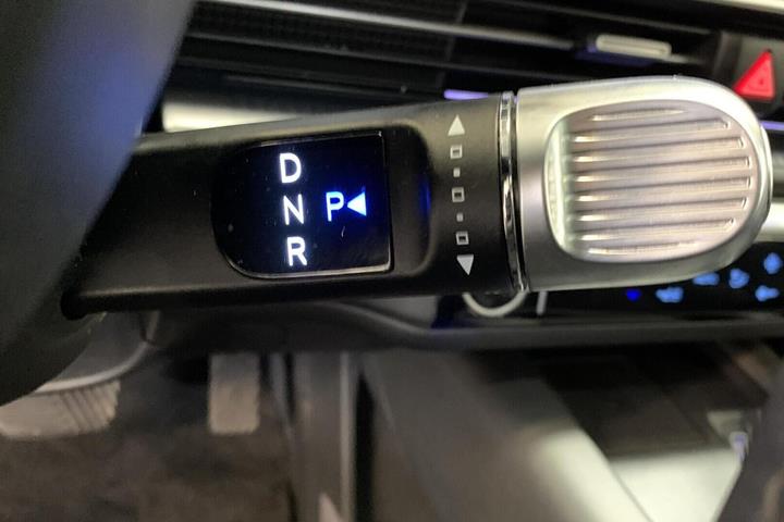 Blå Hyundai Ioniq 6 fra 2023