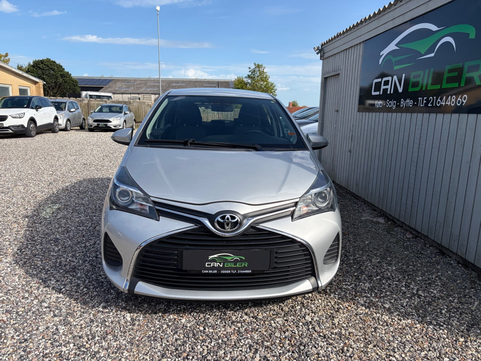 Sølv Toyota Yaris fra 2015