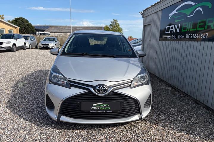 Sølv Toyota Yaris fra 2015