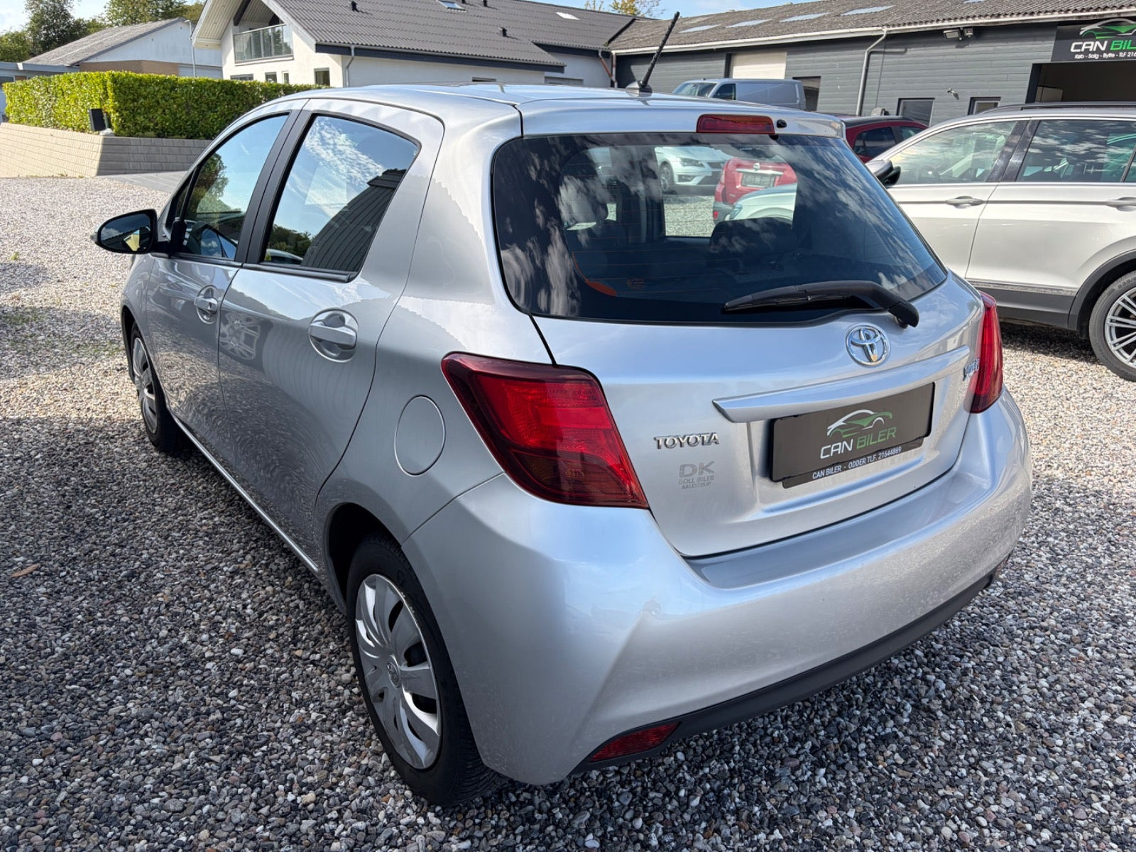 Sølv Toyota Yaris fra 2015