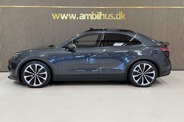 Grå Porsche Macan 4 fra 2024