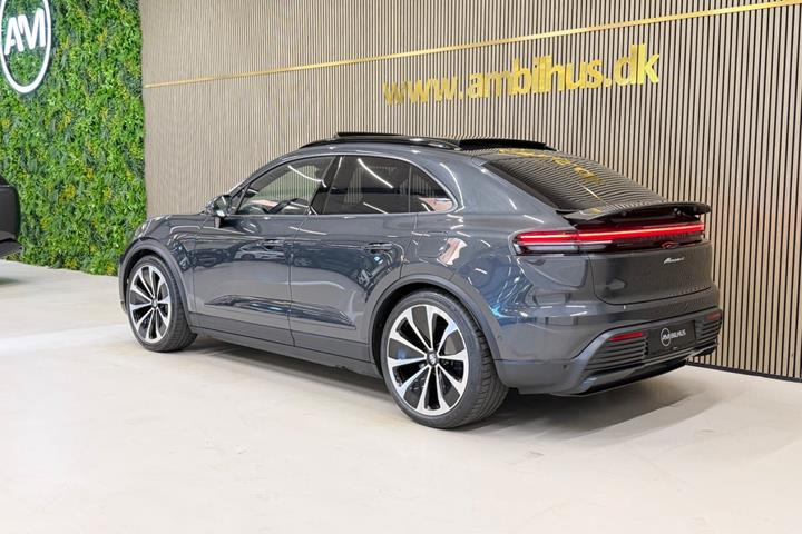 Grå Porsche Macan 4 fra 2024