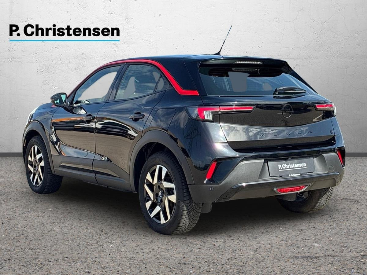 Sort Opel Mokka-e fra 2023