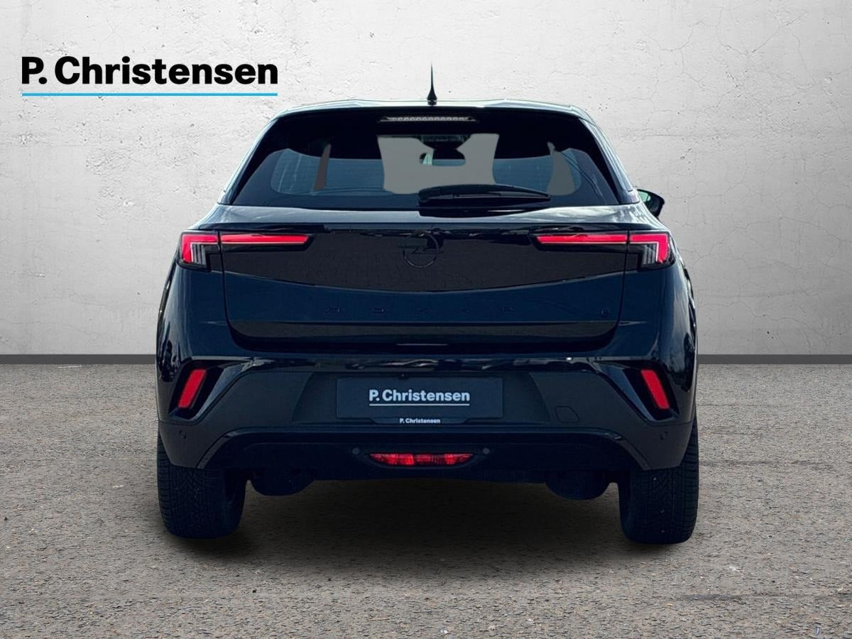 Sort Opel Mokka-e fra 2023
