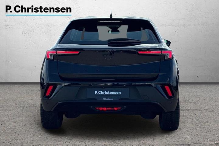 Sort Opel Mokka-e fra 2023