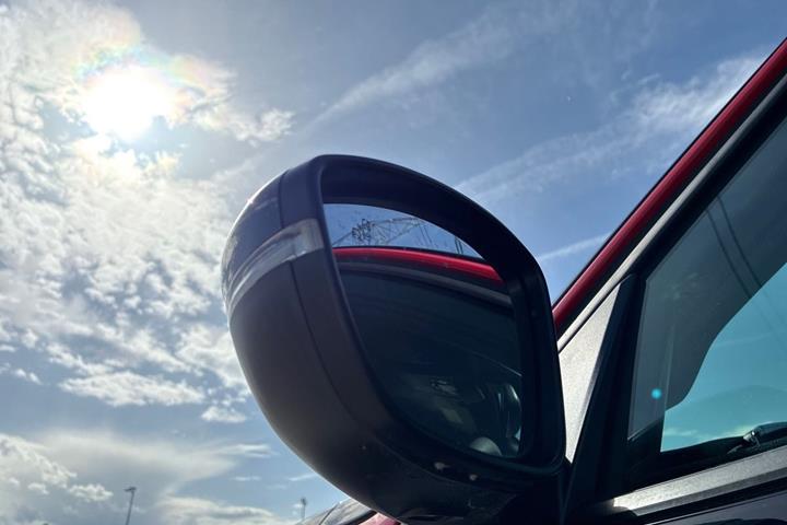 Sort Opel Mokka-e fra 2023
