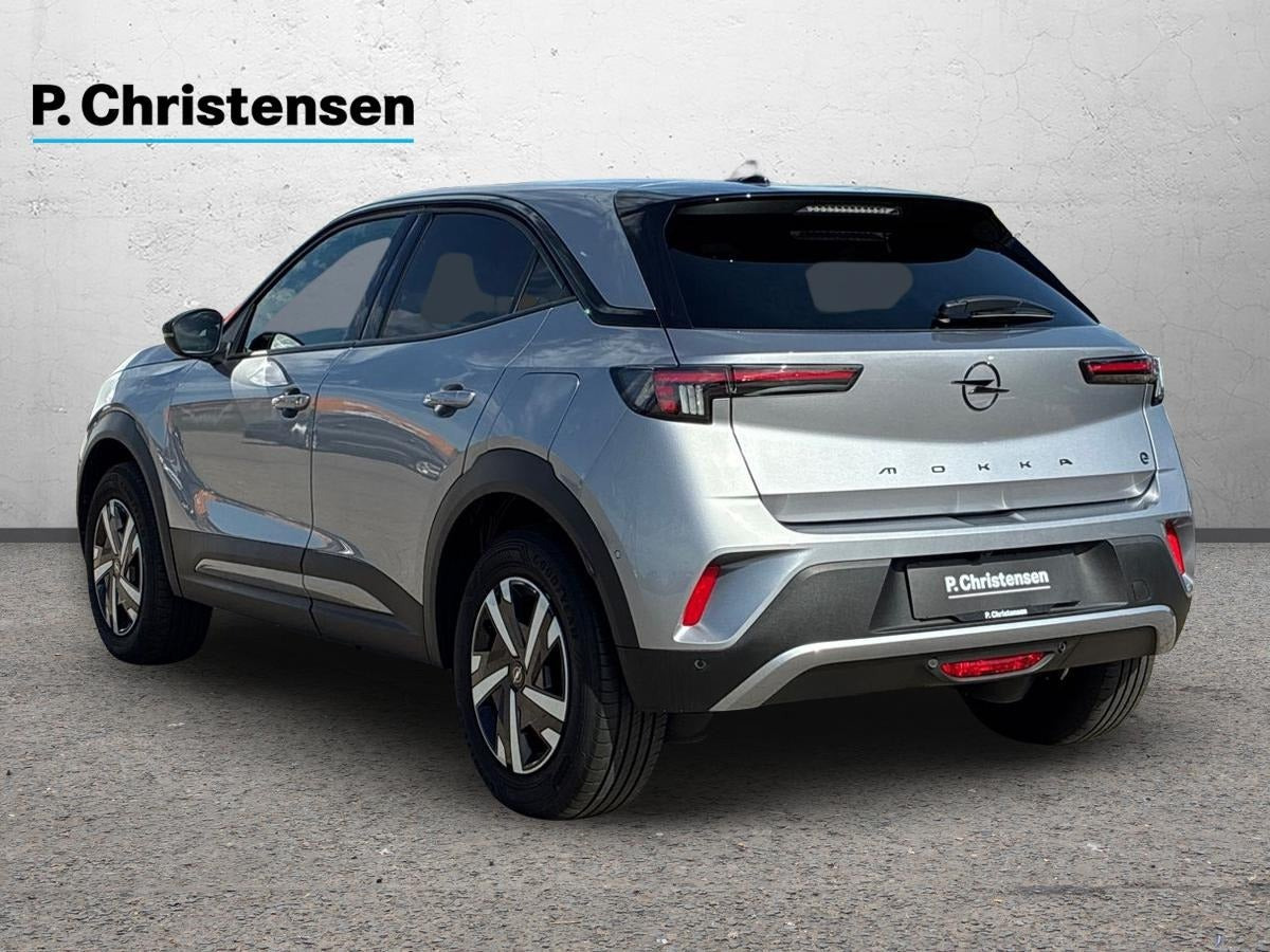 Grå Opel Mokka-e fra 2025